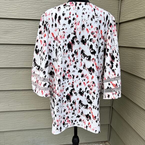 Women’s blouse, V neck, bell sleeves, Women's size 3X - Picture 6 of 6